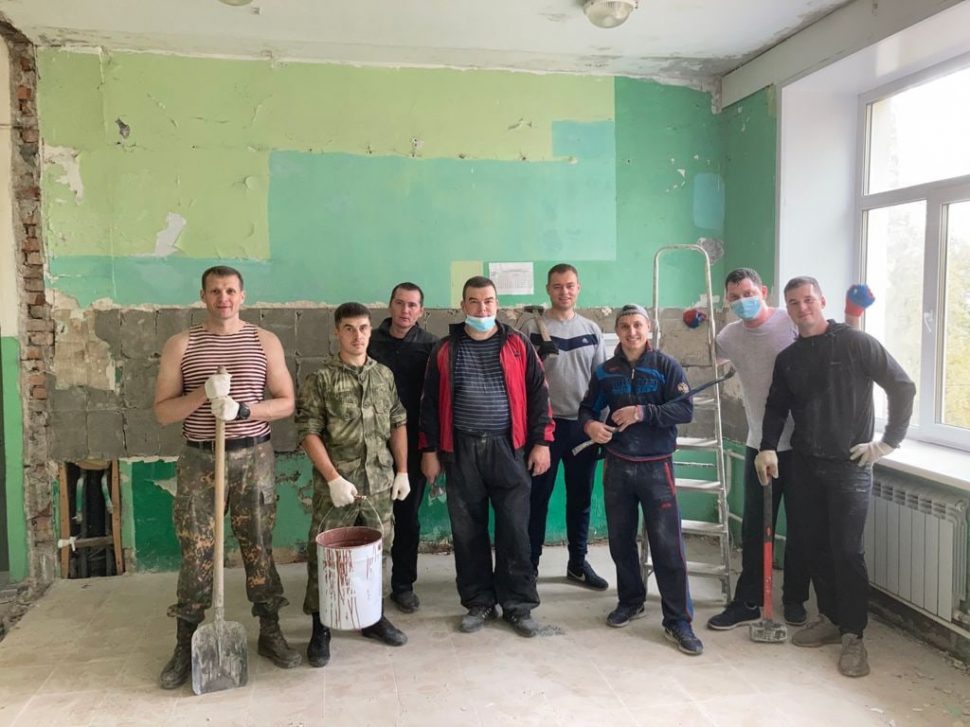 Росгвардейцы Архангельска участвуют в обустройстве помещений подшефного патриотического клуба